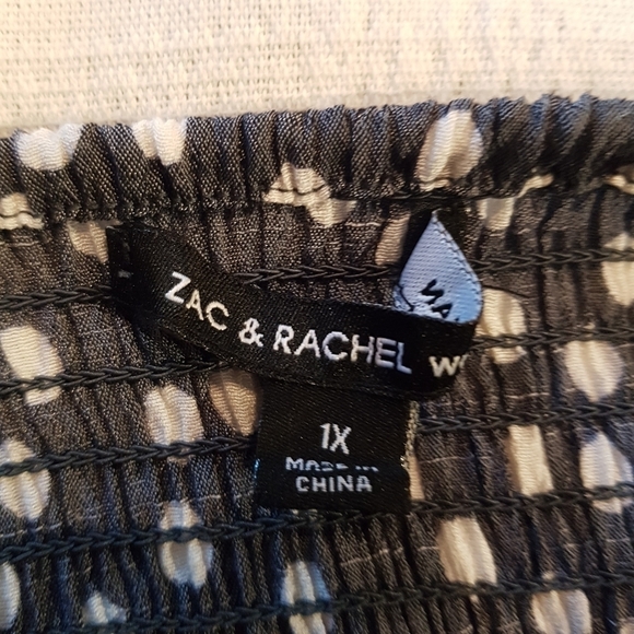Zac & Rachel Woman, women's size 1X shimmery gray with white polka dot blouse - Picture 4 of 7